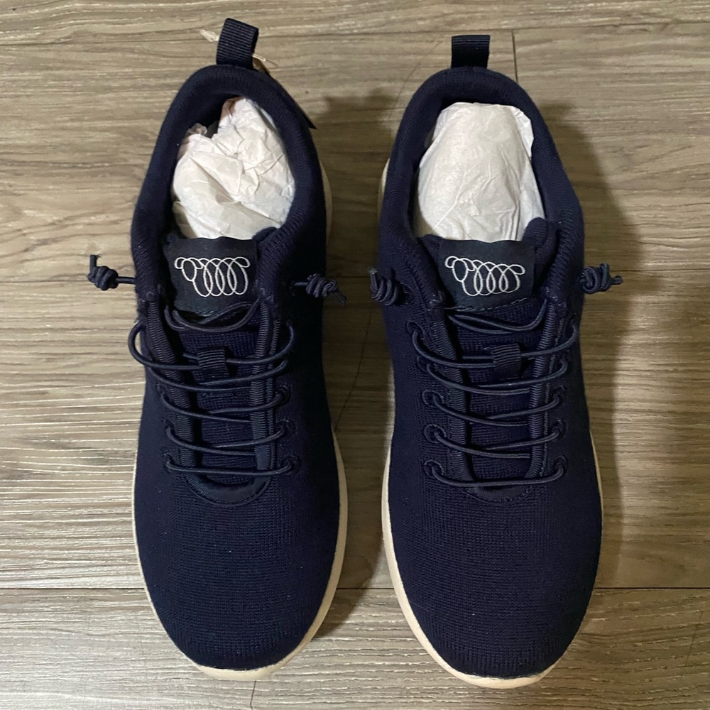 Blue Low-Top Sneakers with White Sole
